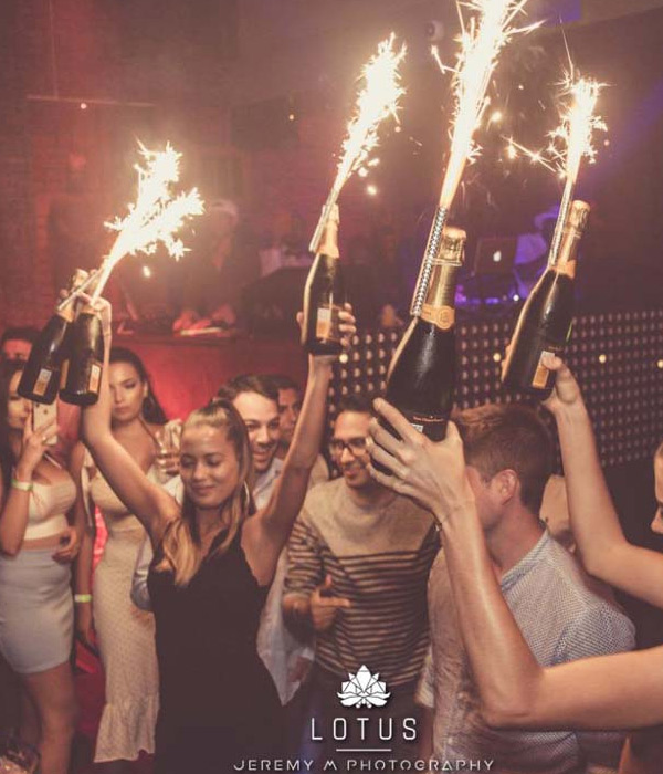 Le Lotus, Nightclub à Simpson Bay, Sint-Maarten