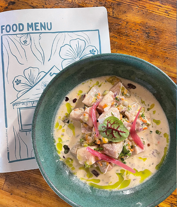la plage Aloha à la Baie Orientale, idéale pour déjeuner face à la mer.