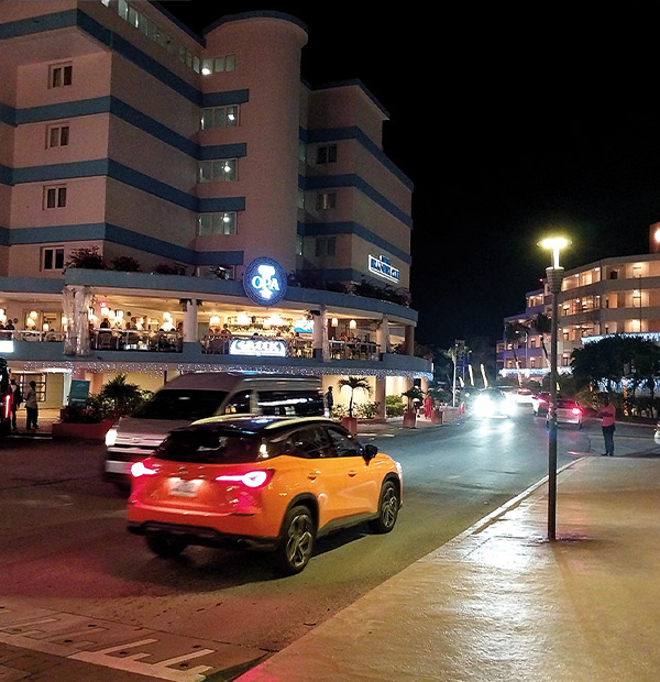 Maho by night